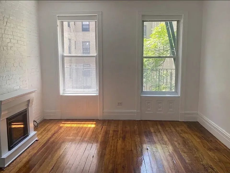 232 E 26th St #10