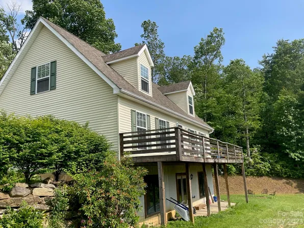 300 Hubert McCall Dr, Balsam Grove, NC 28708