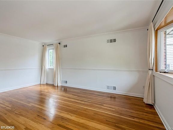 5th image of 8 Garit Ln