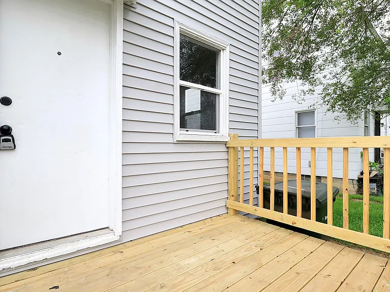 1686 E Whittier St — Photo 11