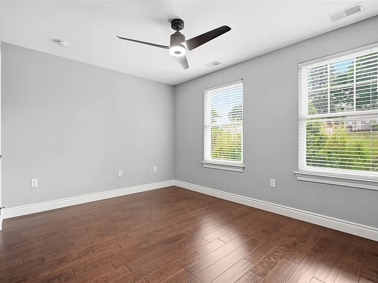 390 Bradley St — Photo 17