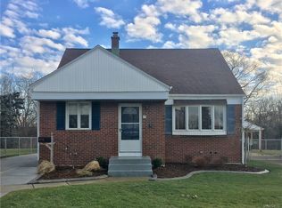 74 Cathedral Ln, Cheektowaga, NY
