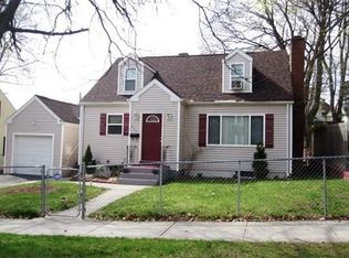 271 Oak St, Holyoke, MA 01040