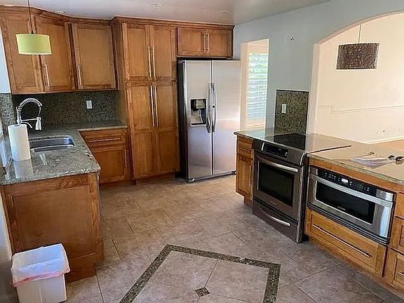 4th image of 711 Oak Burl Ln