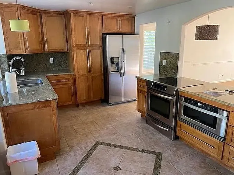 711 Oak Burl Ln — Photo 2