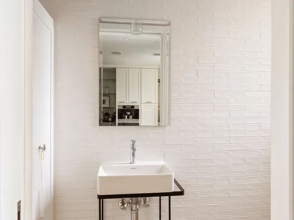 180 East 79th Street image 10 of 11