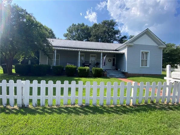10141 Tuskegee St, Notasulga, AL 36866