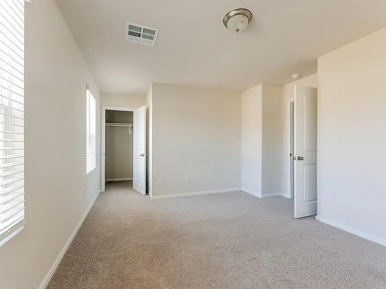 2104 Cedar Bend Dr — Photo 14