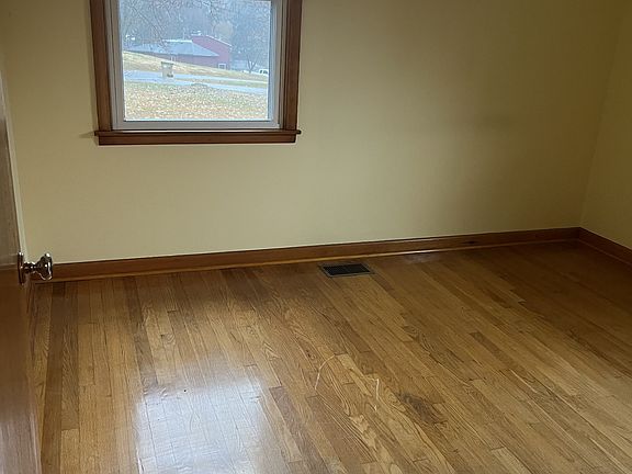 5th image of 281 Haywood Ln