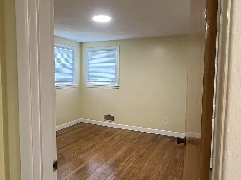 51 Winthrop Rd — Photo 3