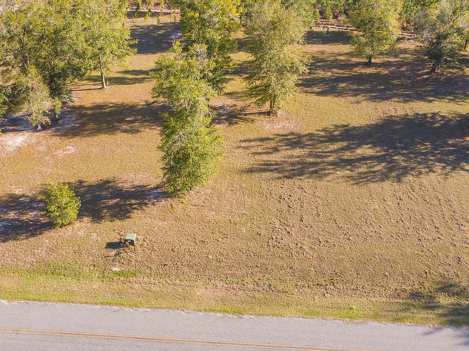 2nd image of 426 SW Pinehurst Dr