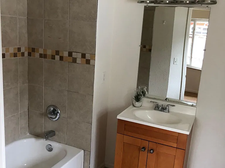 840 N Krameria St — Photo 14