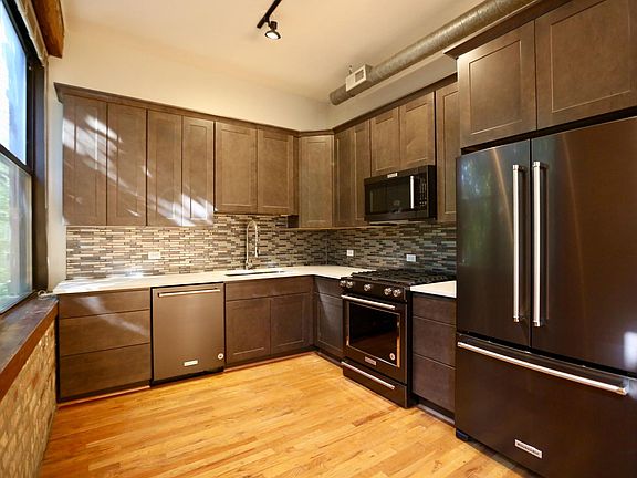 2nd image of 1101 N Damen Ave Unit 2R