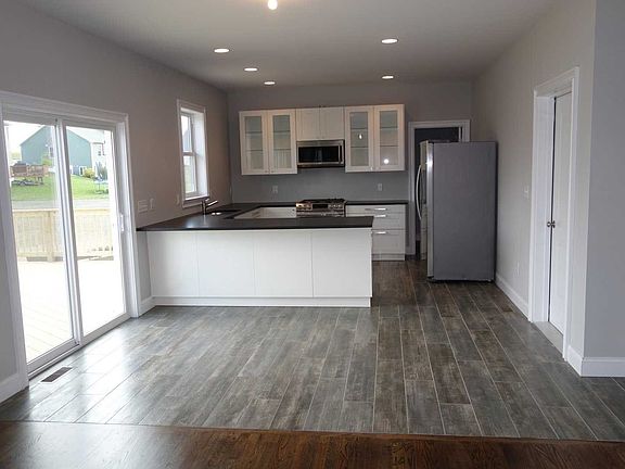 4th image of 119 Winding Brook Ct