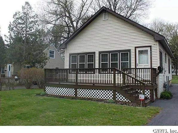 121 Campbell Rd, Syracuse, NY 13211