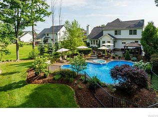 18 Judith Dr, Orchard Park, NY 14127