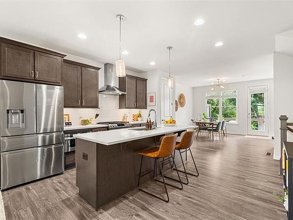 3rd image of 769 Hamilton Cir