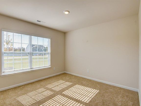 5th image of 574 Leven Dr