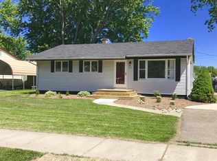 570 Riverside Dr, Watervliet, MI 49098