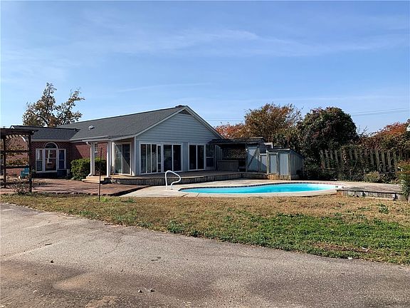 2nd image of 805 S Oak St