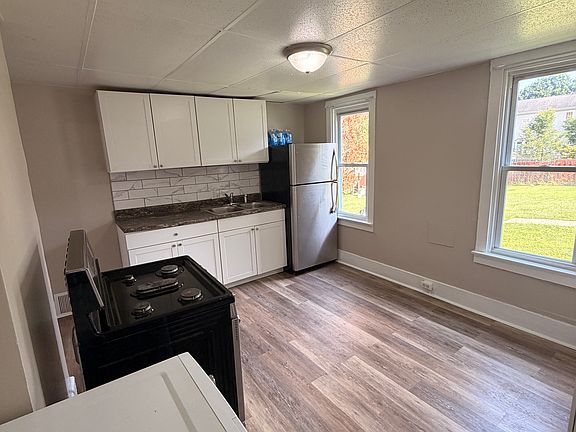 3rd image of 511 Spear Way #511