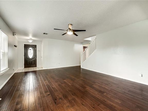 2nd image of 901 Valleybrook Dr
