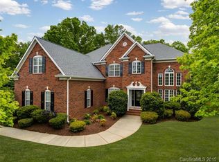 517 Hidden Manor Dr, Matthews, NC 28104