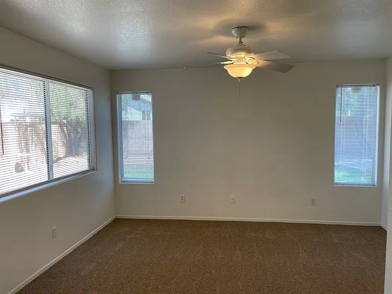 6831 S 33rd Dr — Photo 11