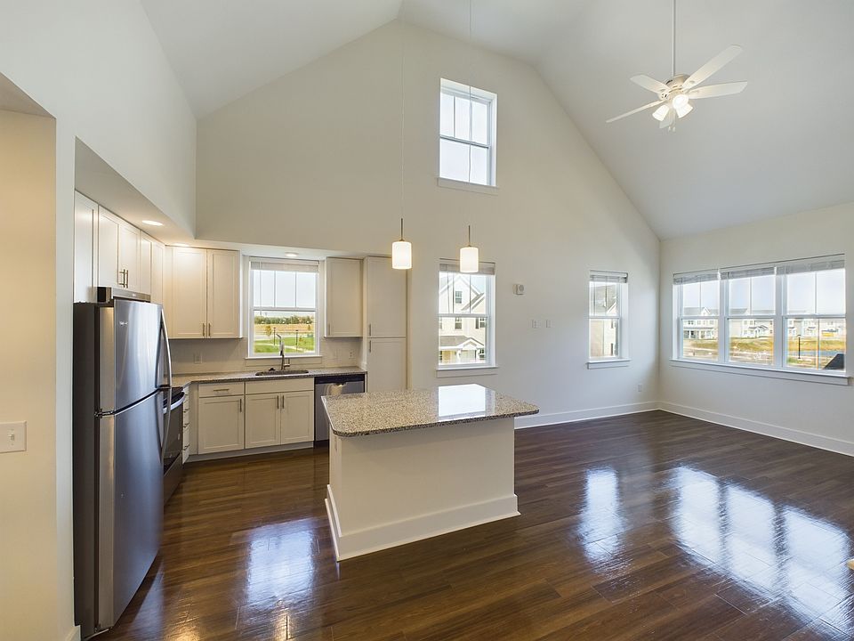1st image of 670 Victory Ln #10-202