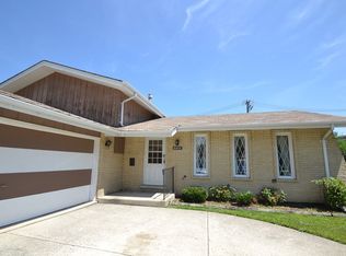 8945 S 48th Ct, Oak Lawn, IL 60453