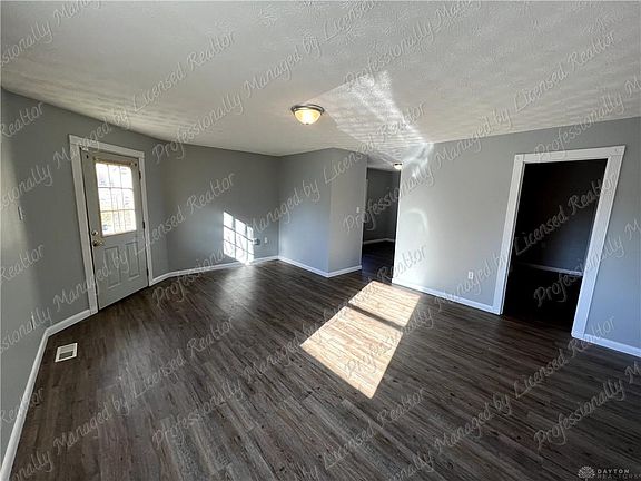 4th image of 3001 E 4th St