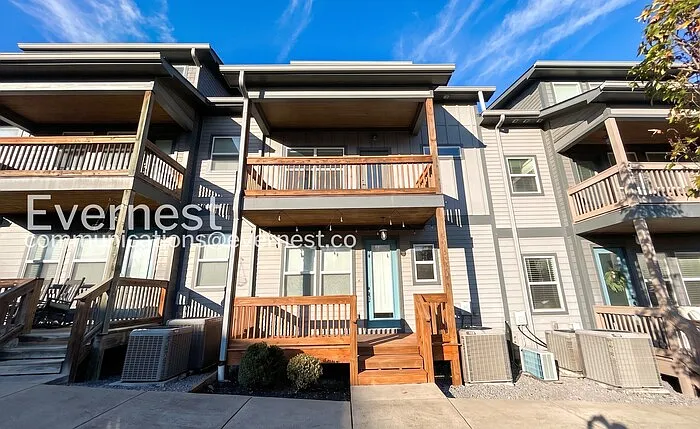 220 Croleywood Ln — Photo 2