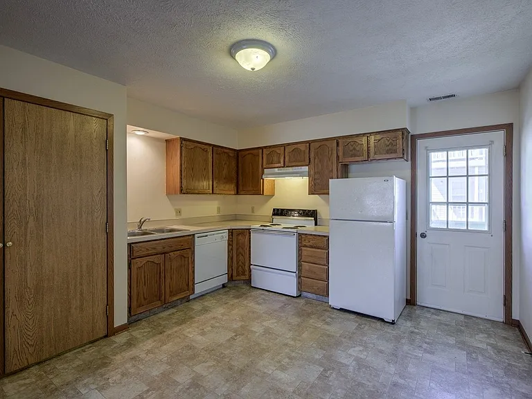 404 Chestnut Dr — Photo 26