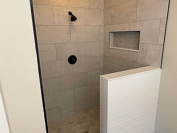 2nd image of 4 Brandywyne Dr #4