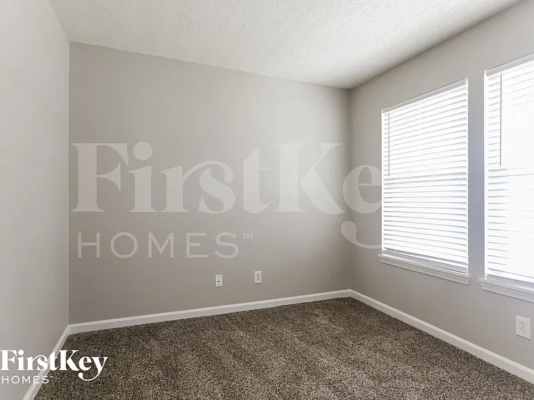 8114 Grove Berry Dr — Photo 10