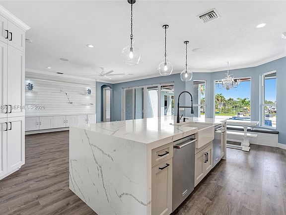3rd image of 665 SW Yacht Basin Way