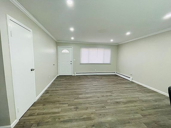 5th image of 213 Oswego Ave