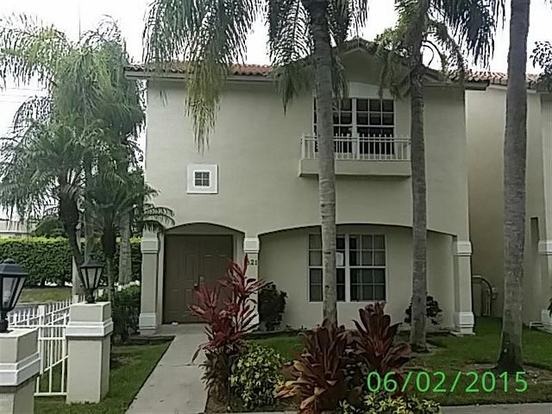 1st image of 821 NW 108th Ter