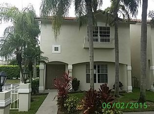 821 NW 108th Ter, Pembroke Pines, FL 33026