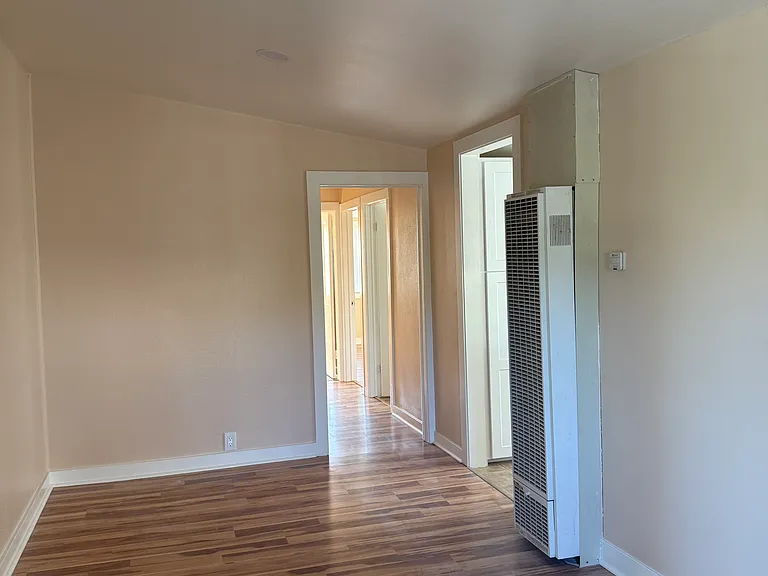 1018 N Oak Ave — Photo 5