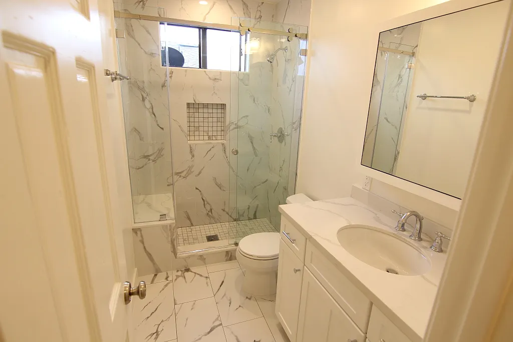 132 N Hayworth Ave — Photo 3