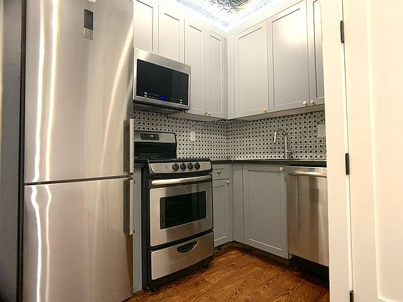 4th image of 226 Manhattan Ave APT 3R