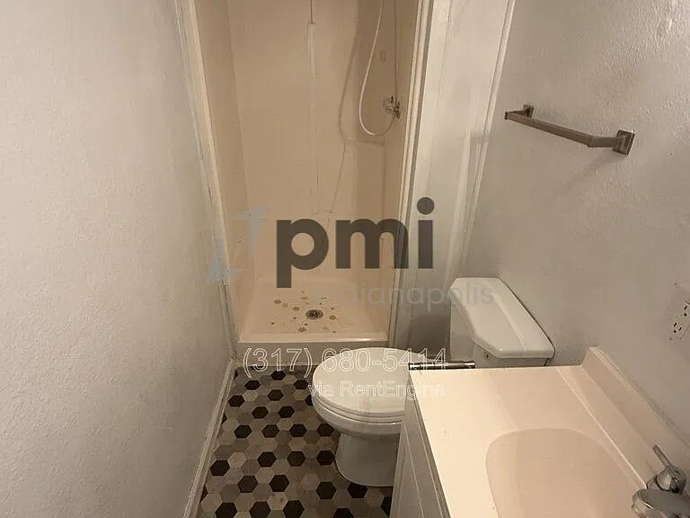 1311 E 11th St #2 — Photo 7