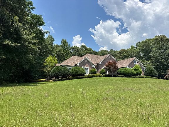 3rd image of 865 Streamside Dr
