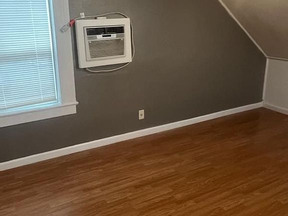 3rd image of 114 S Stockton St #118