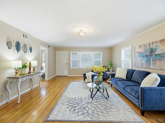 3rd image of 3328 S Knoxville Ave
