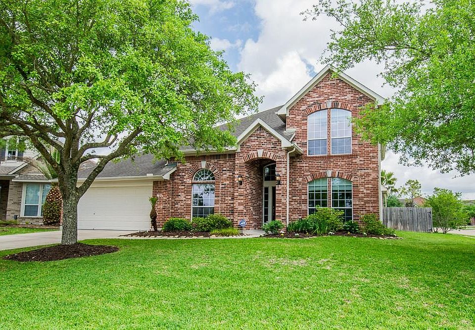 1st image of 230 Farnworth Cir