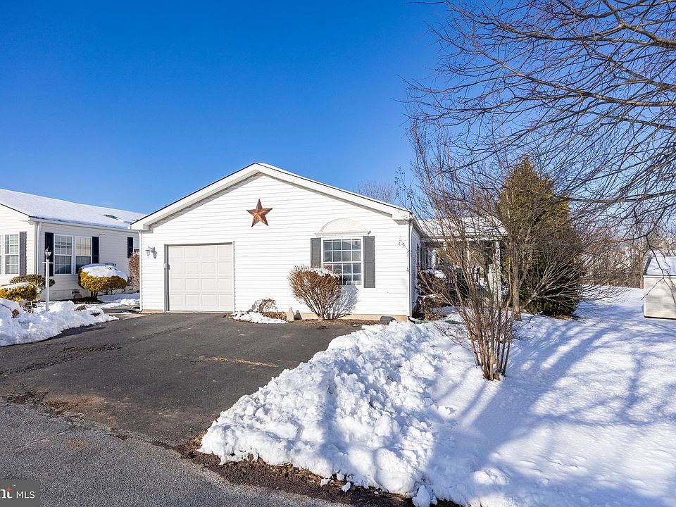 1st image of 104 Lilac Pl