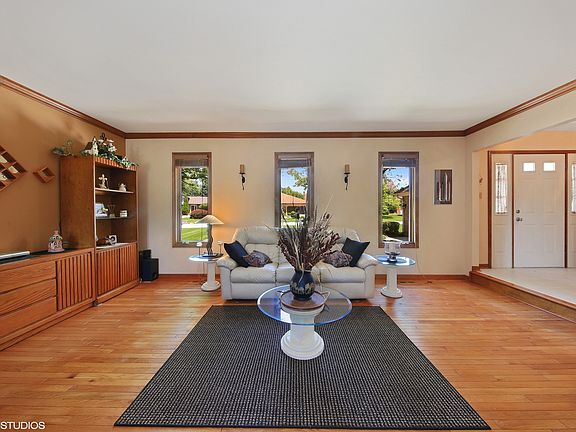 3rd image of 10909 Chaucer Dr