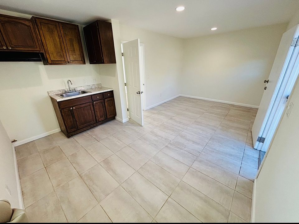 1st image of 252 S San Jacinto St #3